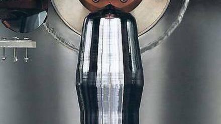 In Form gebracht. Dieser Kristall wurde für das „Avogadro-Projekt“ gezüchtet. Die Daten waren aber zu ungenau, um das Kilo zu definieren. Nun folgt ein neuer Versuch. 