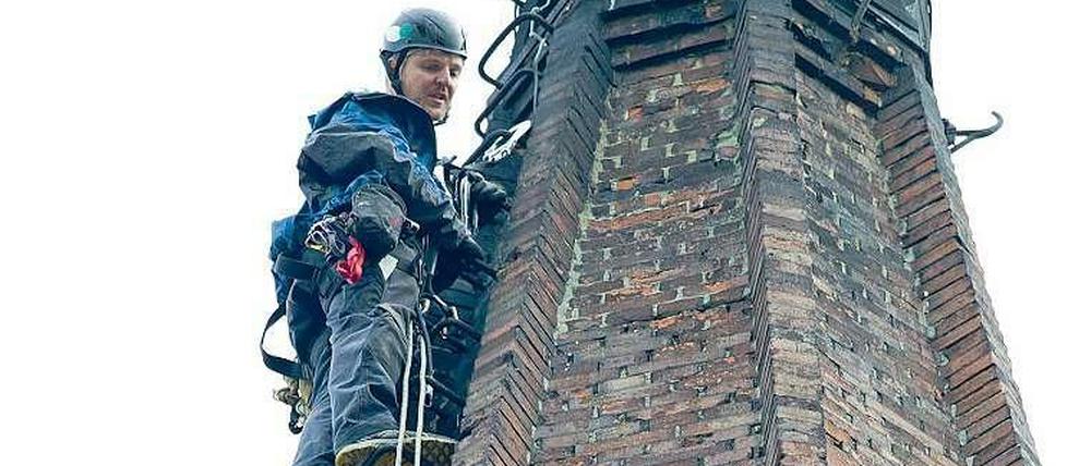 Nur mit Sicherungsseil geht es hoch hinaus auf den Turm.