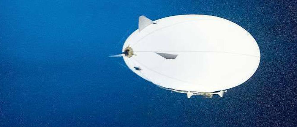 Der Mond ist aufgegangen. Ein Zeppelin in Louis Andriessens Musiktheater „De Materie“, inszeniert von Heiner Goebbels. 