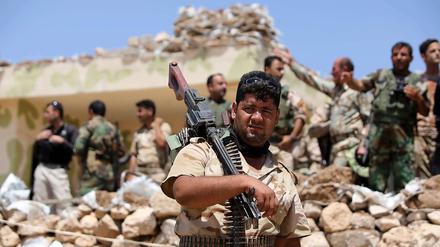 Kämpfer der kurdischen Peschmerga in der Nähe von Mossul im Nordirak