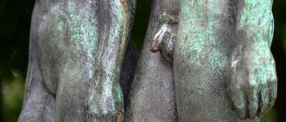 Skulptur "Menschenpaar" in Hannover. Impotenz sollte man laut Experten nicht unbedingt mit Testosteron behandeln.