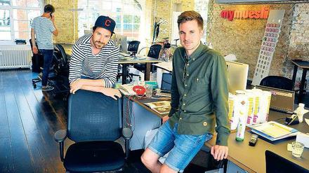 Arbeiten in Kreuzberg. Die beiden Mymuesli-Gründer Max Wittrock (mit Kappe) und Hubertus Bessau.