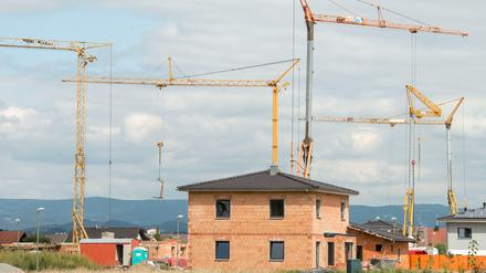 Wer ein Haus baut, ist in der Regel auf einen Kredit angewiesen. 