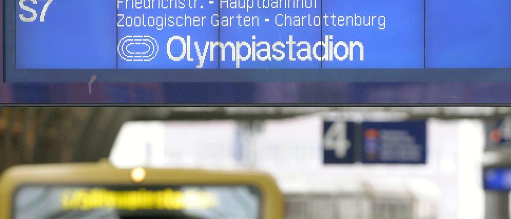 Wer am Samstag zum Bundesliga-Auftakt ins Olympia-Stadion in Berlin will, muss viel Zeit mitbringen. Neben der S-Bahn ist nun auch die U2 gesperrt.