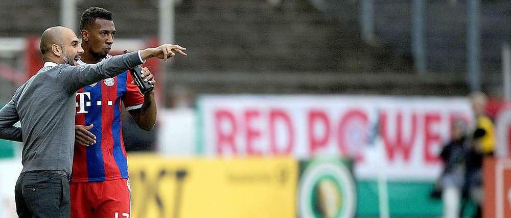 Da lang geht’s zum Erfolg. Trainer Pep Guardiola und Verteidiger Jérôme Boateng.