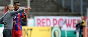Da lang geht’s zum Erfolg. Trainer Pep Guardiola und Verteidiger Jérôme Boateng.