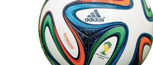 Einen Kick geben. Von Brasilien aus ging die Fußballleidenschaft um die Welt. Jetzt soll der Sport auch in Berlin, Brandenburg und Deutschland soziale Kompetenzen fördern.