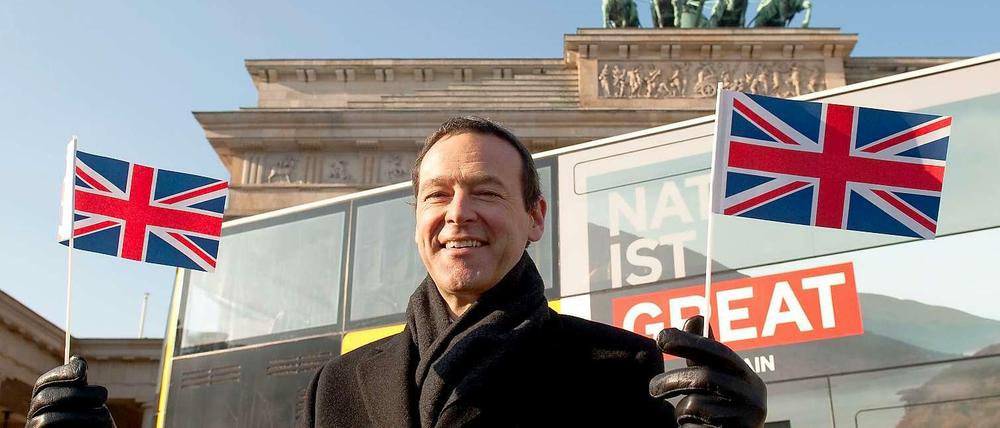 Simon McDonald vor dem Brandenburger Tor