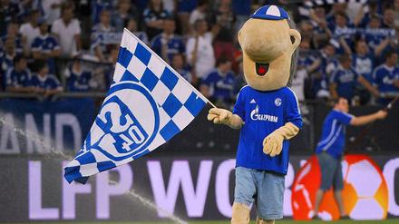 Auch das Schalker Maskottchen Erwin freut sich auf die kommende Saison.