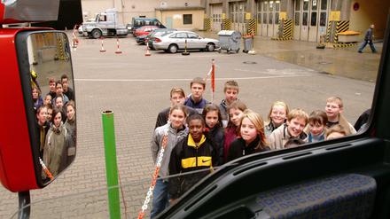Im toten Winkel - nicht nur im Straßenverkehr. Von schwarze Kindern wird in der Schule mehr erwartet als von weißen. Zum Beispiel, dass sie vor der Klasse sagen, was sie von Ausdrücken wie "Neger" halten.