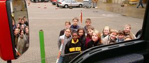 Im toten Winkel - nicht nur im Straßenverkehr. Von schwarze Kindern wird in der Schule mehr erwartet als von weißen. Zum Beispiel, dass sie vor der Klasse sagen, was sie von Ausdrücken wie "Neger" halten. 