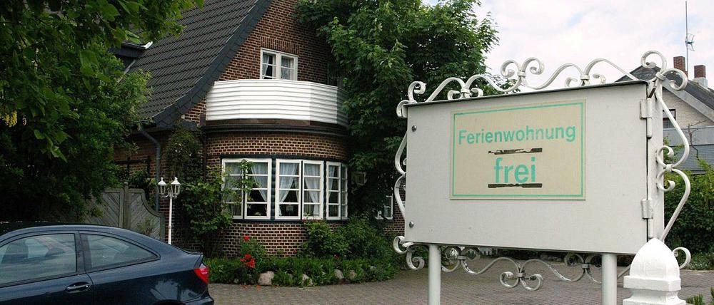 Wer eine Ferienwohnung im Internet sucht, sollte sich vor der Buchung ausführlich über Anbieter und Immobilie informieren und nicht beim erstbesten Angebot zuschlagen.