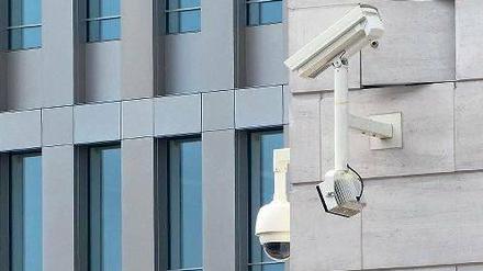 Horchen und Gucken. Und dann erwischt werden. Der BND (hier die neue Zentrale in Berlin) hatte ein Leck. Und dann ein Erklärungsproblem.