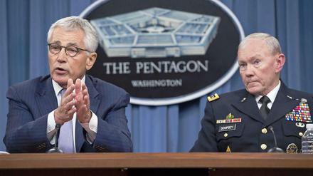 US-Vertedigungsminister Chuck Hagel (l.) bei eienr gemeinsamen Erklärung mit Generalstabschef Martin Demspey.