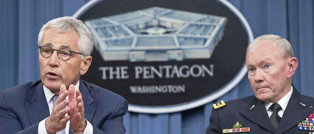 US-Vertedigungsminister Chuck Hagel (l.) bei eienr gemeinsamen Erklärung mit Generalstabschef Martin Demspey.