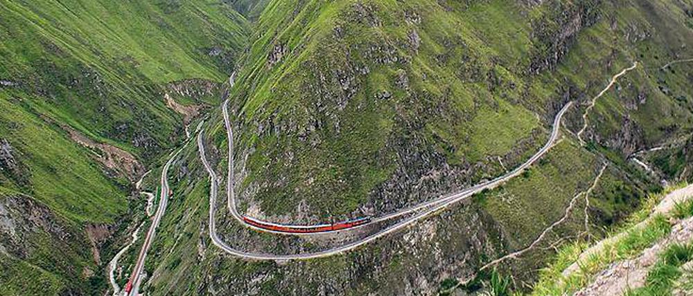 Das ist der Gipfel. Die steile Strecke an der „Naríz del Diablo“ ist der Höhepunkt der Bahnfahrt ins Hochland.