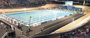 Sieben-Tagen-Schwimmen. Das von der Radrennbahn umrahmte Becken.