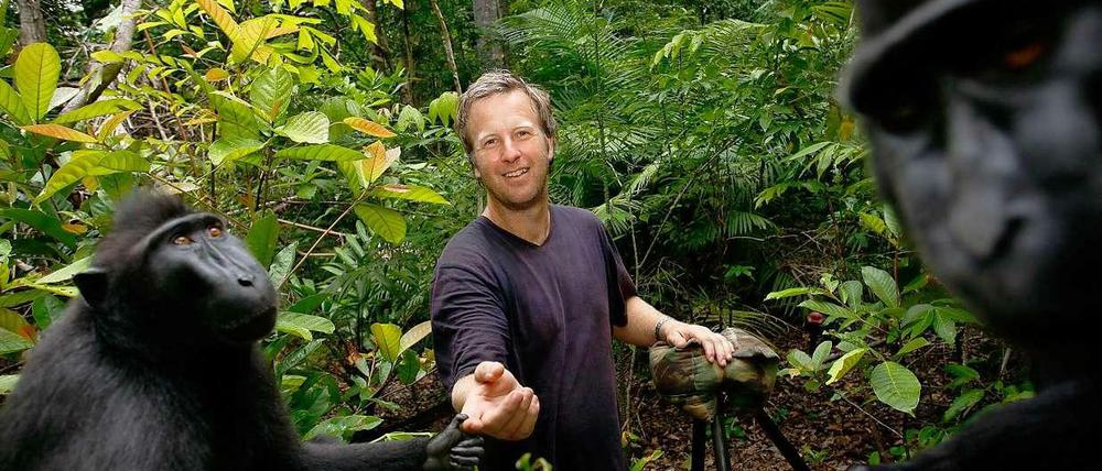 Der Naturfotograf David Slater bei der Arbeit.