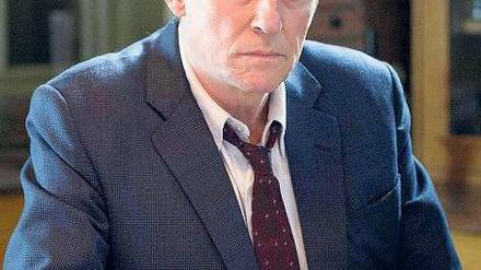 Gabriel Byrne als Pathologe Dr. Quirke.