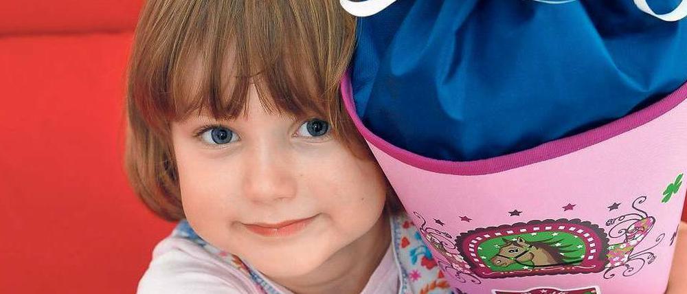 Alles im Griff. Die fünfjährige Johanna freut sich auf ihre Einschulung am Sonnabend.