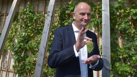 Dietmar Woidke hat gut lachen: Nach einer Umfrage liegt er in der Wählergunst vorn.