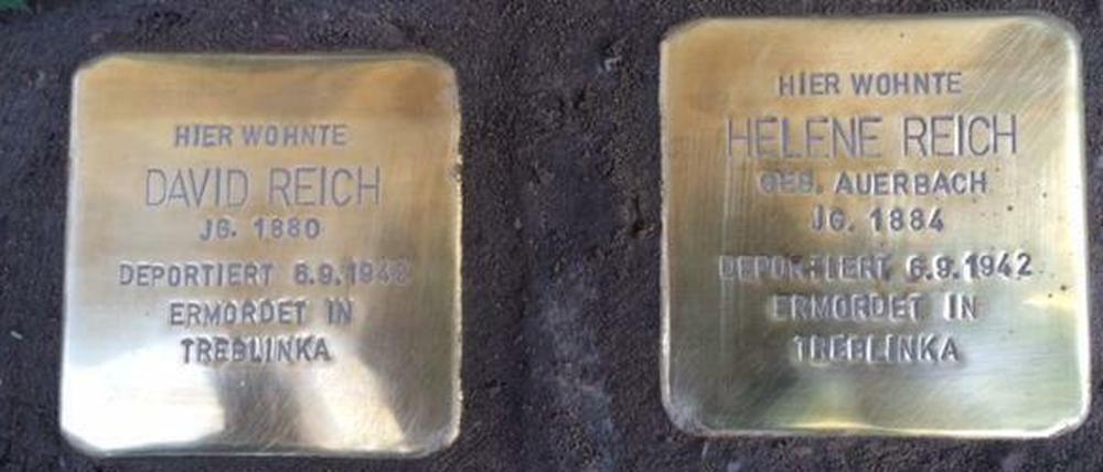 Stolpersteine in der Güntzelstraße 53 in Berlin-Wilmersdorf für David Reich und Helene Reich, Eltern des Literaturkritikers Marcel Reich-Ranicki, die 1942 von den Nazis in Treblinka ermordet wurden.