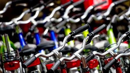 Immer mehr Fahrräder stellen die Städte voll. Manchmal ist kein Durchkommen mehr.