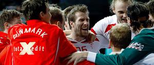 Fels in der Brandung. Kasper Nielsen (Mitte) ist auch mit 39 noch ein Verteidiger, den die Gegenspieler fürchten.