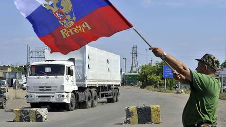 Der umstrittene russische Konvoi hat die Grenze zur Ukraine überquert.