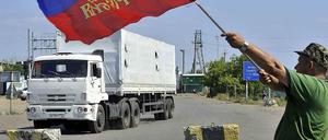 Der umstrittene russische Konvoi hat die Grenze zur Ukraine überquert.