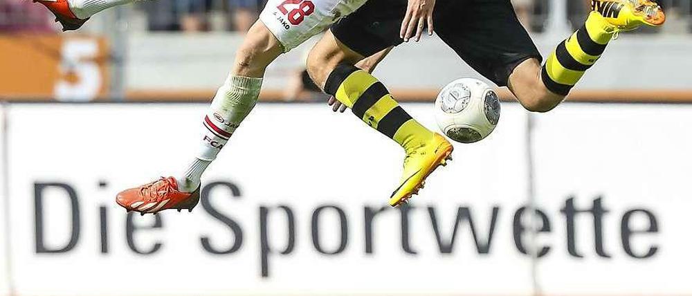 Die einen wollen mit dem Wetten Geld auf ihre Lieblingsmannschaft setzen. Andere hoffen auf den großen Gewinn.