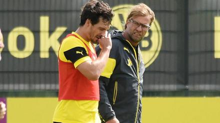 Aufbautraining: BVB-Trainer Jürgen Klopp (r.) verzichtet zum Saisonauftakt auf Mats Hummels.