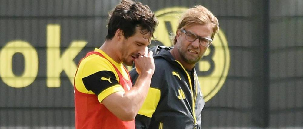 Aufbautraining: BVB-Trainer Jürgen Klopp (r.) verzichtet zum Saisonauftakt auf Mats Hummels.