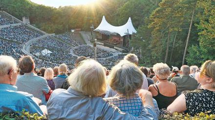 Genießen verboten! Für viele Zuschauer war das Picknick in der Waldbühne ein lieb gewordenes Ritual geworden – und auch für die Musiker. Dagegen gehen die Betreiber der Traditionsbühne jedoch zunehmend rabiat vor. 