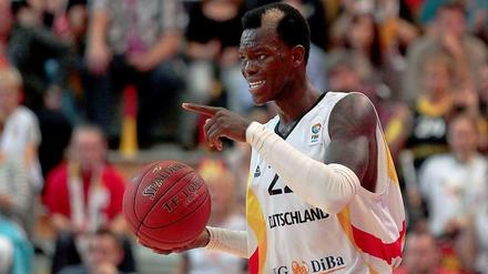 Vor 3052 Zuschauern war NBA-Profi Dennis Schröder mit 24 Punkten bester Werfer in der Auswahl des Deutschen Basketball Bundes (DBB).