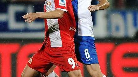 Kopf an Kopf. Bochum und Union kämpfen um den Sieg.