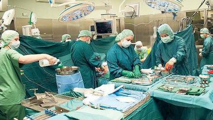 Auf Leben und Tod. Am Deutschen Herzzentrum werden viele schwerkranke Patienten operiert. 