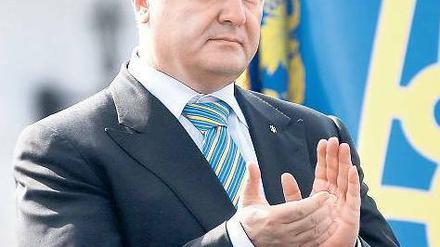 Klare Ansage. Präsident Petro Poroschenko will den Konflikt in Osten seines Landes militärisch lösen und rüstet dafür massiv auf.