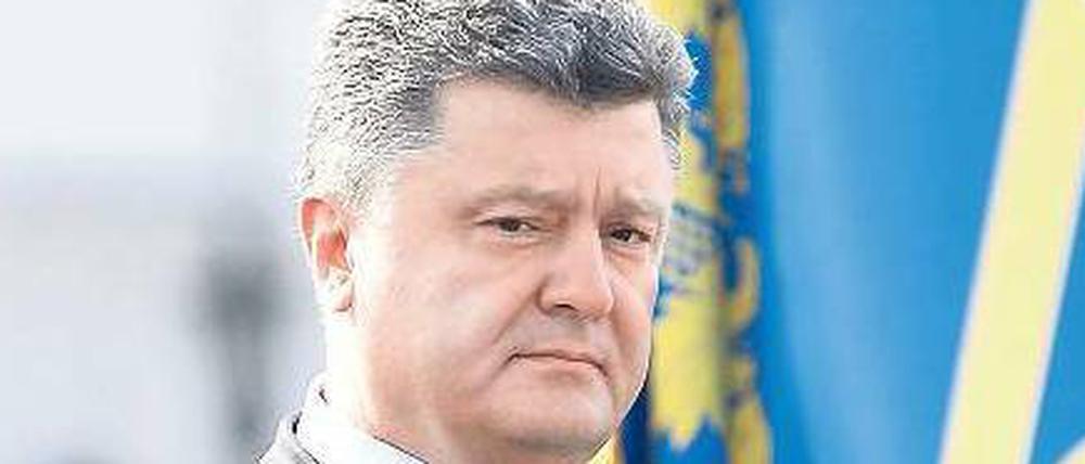Klare Ansage. Präsident Petro Poroschenko will den Konflikt in Osten seines Landes militärisch lösen und rüstet dafür massiv auf.