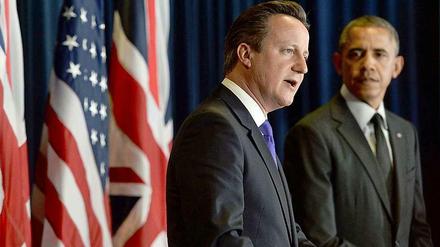 Meistens friedlich: Der britische Premier David Cameron hat sich am Rande eines G-7-Treffens in Brüssel mit dem amerikanischen Präsidenten Barack Obama getroffen, um die Special Relationship (die besondere Beziehung) der beiden Länder zu feiern. Dieser Beziehung kann auch kein spöttischer Tweet etwas anhaben.