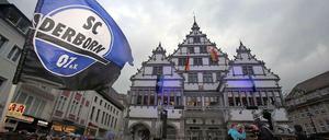 Sollte der SC Paderborn wider erwarten die Klasse halten können, käme er wohl wieder die halbe Stadt vor dem Rathaus zusammen.