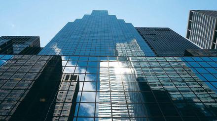 Nicht transparent. In Europa, schätzen Ratingagenturen, sind 30 Prozent aller Vermögenswerte in der Finanzwirtschaft bei Schattenbanken.