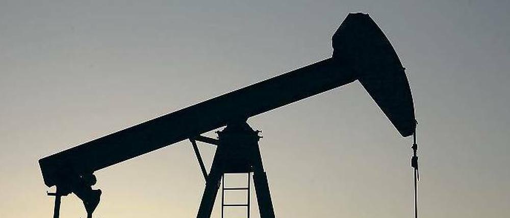 Nicht ausgelastet. Die Internationale Energiebehörde IEA hat ihre Prognose für die weltweite Öl-Nachfrage für 2014 um 180 000 Barrel pro Tag gesenkt.