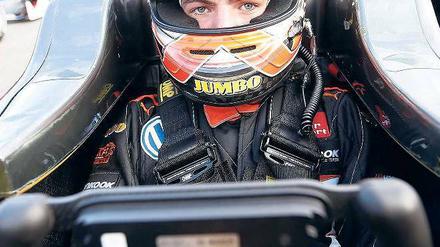 So schnell wie nie. Max Verstappen ist erst 16, in der nächsten Saison wird er als jüngster Fahrer der Geschichte in der Formel 1 antreten. 
