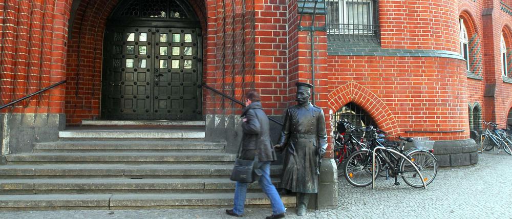 In der Nähe des Hauptmanns von Köpenick parkt man auch künftig gratis.