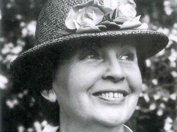 Direktoein-Gattin Ingeborg Wölffer