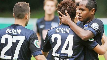 Geteiltes Leid. Nach Genki Haraguchi (Mitte) fällt aus Ronny bei Hertha aus.