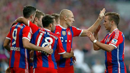 Dem FC Bayern ist der Start in die neue Saison geglückt. Am Freitag Abend gewann der Rekordmeister gegen den VfL Wolfsburg mit 2:1. 