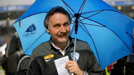 VfL-Trainer Peter Neururer vor dem Spiel gegen den 1. FC Union Berlin.