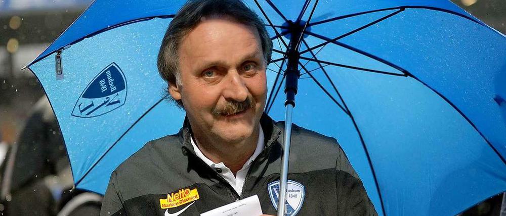 VfL-Trainer Peter Neururer vor dem Spiel gegen den 1. FC Union Berlin.